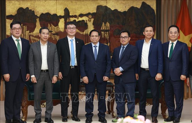 Thủ tướng Phạm Minh Chính tiếp ông Hyoung Nyon Kim, Phó Chủ tịch Tập đoàn Dunamu và ông Lee Eunhung, Phó Chủ tịch Tập đoàn Hana của Hàn Quốc. Ảnh: Dương Giang-TTXVN