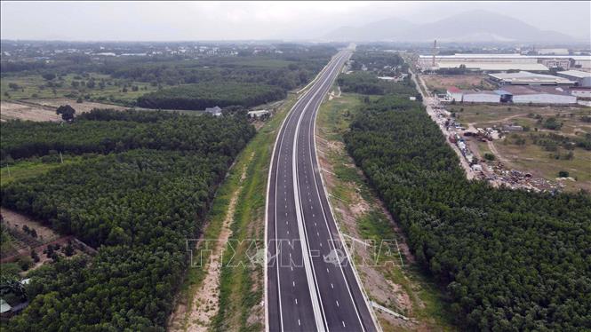Dự án thành phần 3 đường cao tốc Biên Hòa - Vũng Tàu đã cơ bản hoàn thành. Ảnh: Đoàn Mạnh Dương-TTXVN