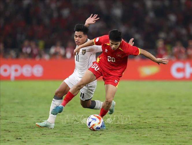 Nỗ lực đi bóng của Anh Quân (số 20, U23 Việt Nam). Ảnh: TTXVN phát