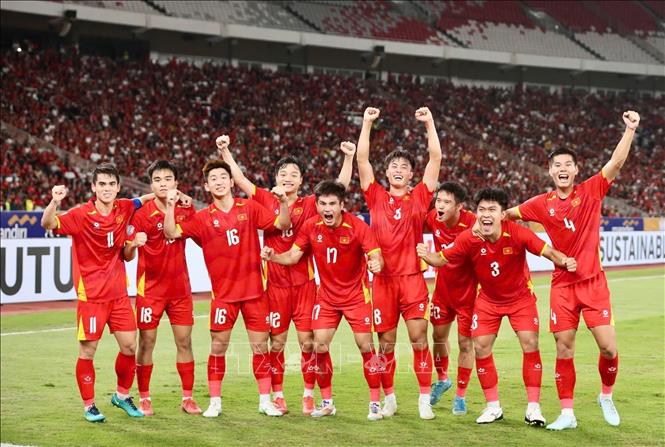 U23 Việt Nam trở thành đội bóng đầu tiên trong lịch sử giải đấu giành 3 chức vô địch liên tiếp. Ảnh: VFF/TTXVN phát