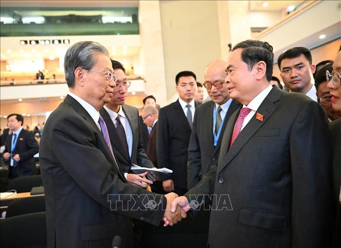 Chủ tịch Quốc hội Trần Thanh Mẫn gặp Chủ tịch Nhân đại toàn quốc Trung Quốc Triệu Lạc Tế. Ảnh: TTXVN phát