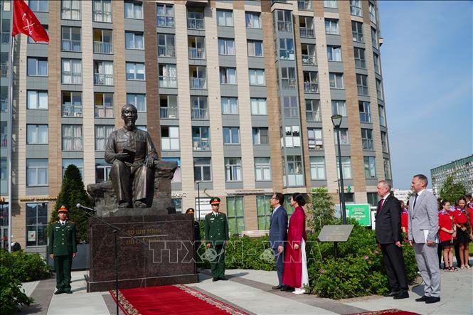 Lễ khánh thành Quảng trường Hồ Chí Minh tại St.Petersburg, LB Nga. Ảnh: Tâm Hằng - PV TTXVN tại LB Nga
