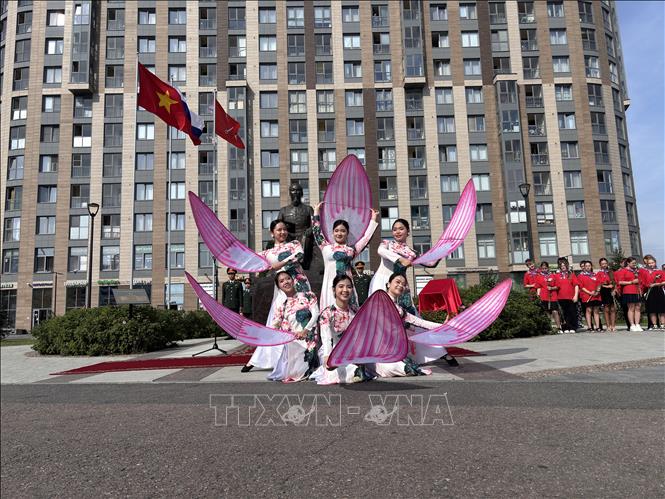 Lễ khánh thành Quảng trường Hồ Chí Minh tại St.Petersburg. Ảnh: Tâm Hằng - PV TTXVN tại LB Nga