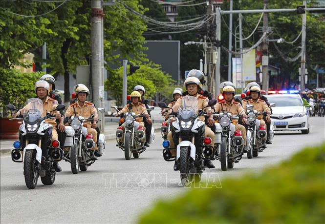 Các lực lượng diễu hành tại Lễ ra quân cao điểm bảo đảm an ninh trật tự. Ảnh: Xuân Tư - TTXVN