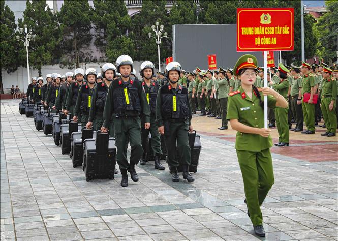 Chiến sĩ Trung đoàn Cảnh sát Cơ động Tây Bắc ra quân bảo đảm an ninh trật tự. Ảnh: Xuân Tư - TTXVN
