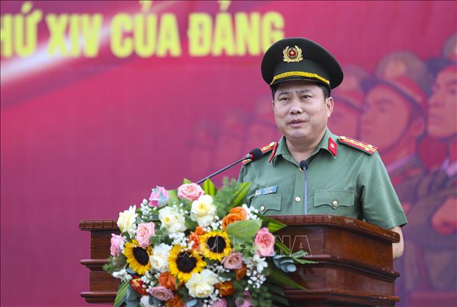 Đại tá Vũ Văn Đấu, Giám đốc Công an tỉnh Điện Biên phát biểu tại Lễ ra quân. Ảnh: Xuân Tư - TTXVN