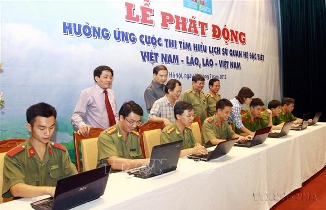 Công tác thông tin, tuyên truyền đối ngoại đạt được nhiều kết quả tích cực, ngày càng đi vào chiều sâu. Trong ảnh: Cán bộ, chiến sỹ, đoàn viên thanh niên Bộ Công an hưởng ứng Cuộc thi “Tìm hiểu lịch sử quan hệ đặc biệt Việt Nam – Lào, Lào – Việt Nam” do Bộ Công an phối hợp với Ban Tuyên giáo Trung ương tổ chức (Hà Nội, 12/07/2012). Ảnh: Doãn Tấn - TTXVN