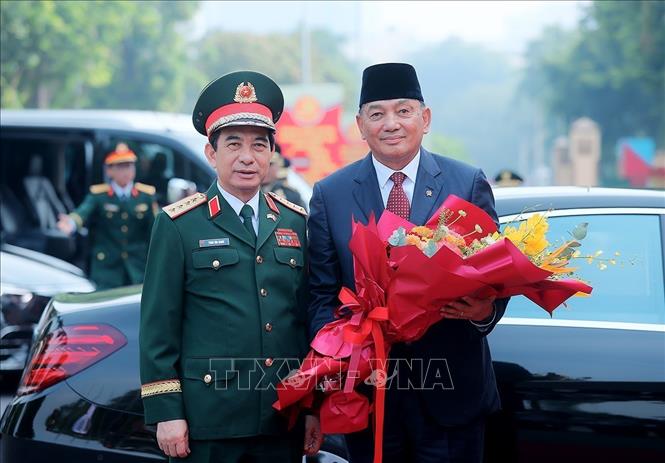 Đại tướng, Bộ trưởng Bộ Quốc phòng Phan Văn Giang đón Bộ trưởng Bộ Quốc phòng Indonesia Sjafrie Sjamsoeddin. Ảnh: An Đăng - TTXVN