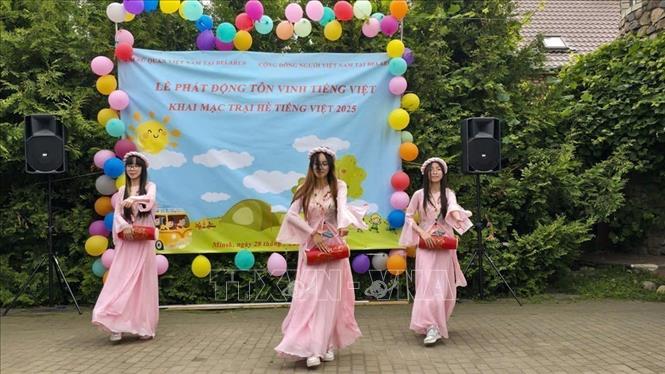 A folk dance performance by children attending the summer camp. VNA/Photo by courtesy 