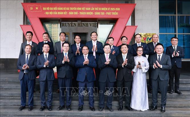 Thủ tướng Phạm Minh Chính với các đại biểu dự Đại hội đại biểu lần thứ XII Đảng bộ Đài Truyền hình Việt Nam nhiệm kỳ 2025-2030. Ảnh: Dương Giang-TTXVN