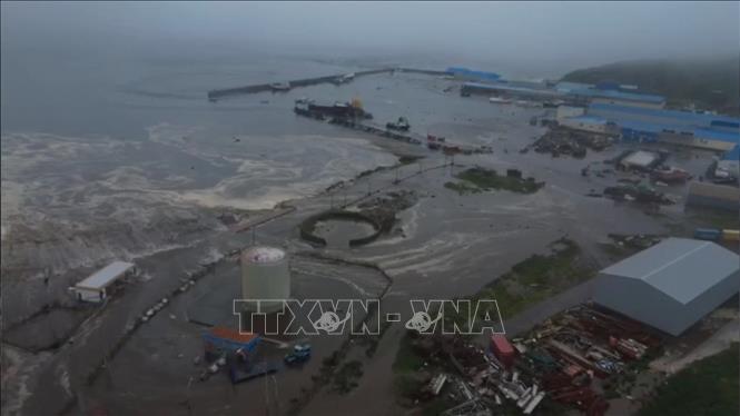Sóng thần sau động đất gây ngập lụt tại thị trấn Severo-Kurilsk, Nga ngày 30/7/2025. Ảnh: AA/TTXVN