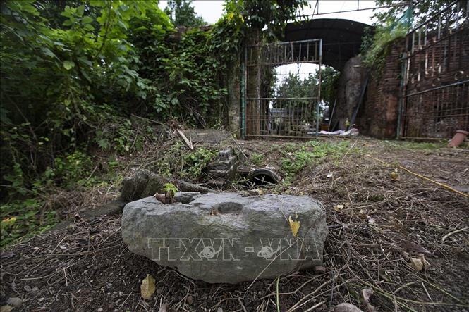 Nhiều công trình nhà ở, vườn cây ăn quả đã được người dân xóm Bá Lam, xã Cao Dương xây dựng trong khuôn viên đã và đang làm mất đi những dấu vết còn sót lại của địa danh này. Ảnh: Trọng Đạt-TTXVN