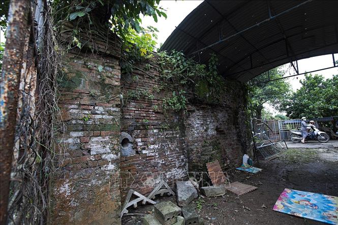 Nhiều công trình nhà ở, vườn cây ăn quả đã được người dân xóm Bá Lam, xã Cao Dương xây dựng trong khuôn viên đã và đang làm mất đi những dấu vết còn sót lại của địa danh này. Ảnh: Trọng Đạt-TTXVN