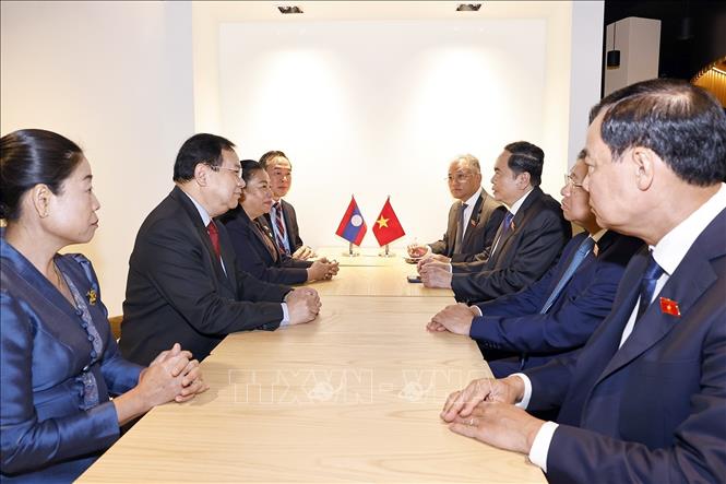 Chủ tịch Quốc hội Trần Thanh Mẫn gặp Phó Chủ tịch Quốc hội Lào Sounthone Xayachak. Ảnh: Doãn Tấn – TTXVN