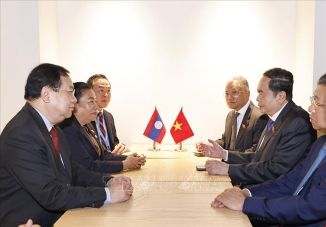 Chủ tịch Quốc hội Trần Thanh Mẫn gặp Phó Chủ tịch Quốc hội Lào Sounthone Xayachak. Ảnh: Doãn Tấn – TTXVN