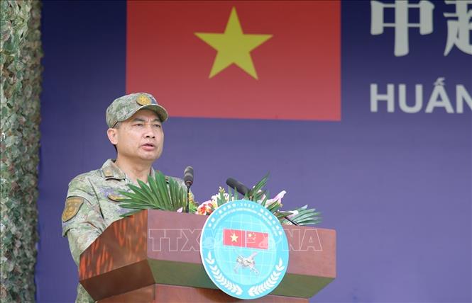 Thiếu tướng Trần Lượng, Phó Tư lệnh Lục quân Chiến khu miền Nam, Quân Giải phóng nhân dân Trung Quốc phát biểu tại Lễ Bế mạc. Ảnh: TTXVN phát