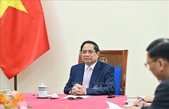 Thủ tướng Phạm Minh Chính điện đàm với Thủ tướng Malaysia Anwar Ibrahim. Ảnh: Dương Giang-TTXVN 
