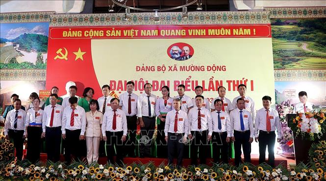 Ra mắt Ban Chấp hành Đảng bộ xã Mường Động gồm 25 đồng chí. Ảnh: Thanh Hải - TTXVN 