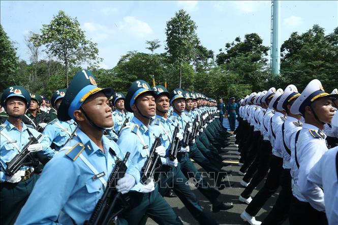  Khối nam các chiến sĩ 3 thứ quân luyện tập tại Khu Công nghệ cao Hòa Lạc. Ảnh: Trọng Đức - TTXVN