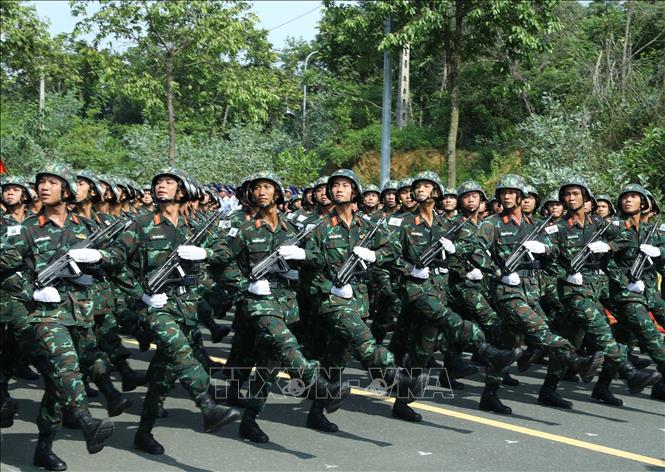 Khối nam các chiến sĩ 3 thứ quân luyện tập tại Khu Công nghệ cao Hòa Lạc. Ảnh: Trọng Đức - TTXVN