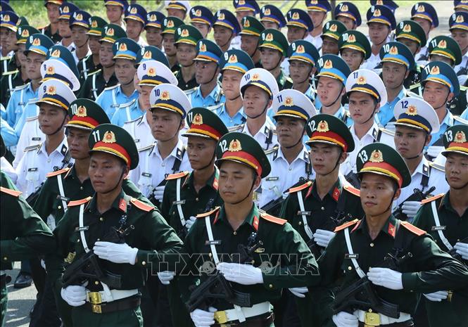  Khối nam các chiến sĩ 3 thứ quân luyện tập tại Khu Công nghệ cao Hòa Lạc. Ảnh: Trọng Đức - TTXVN