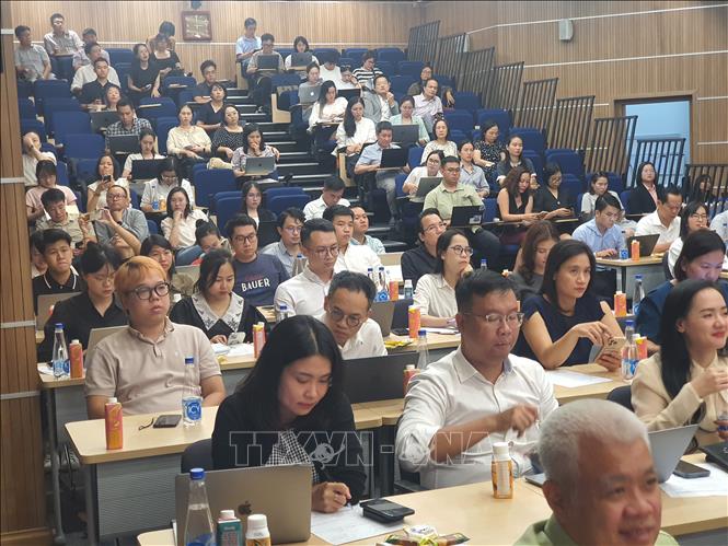 Các doanh nghiệp quảng cáo, đại diện các nhãn hàng, các công ty truyền thông dự hội nghị. Ảnh: Nguyễn Trọng Lịch - TTXVN
