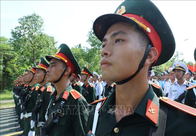  Khối nam các chiến sĩ 3 thứ quân luyện tập tại Khu Công nghệ cao Hòa Lạc. Ảnh: Trọng Đức - TTXVN