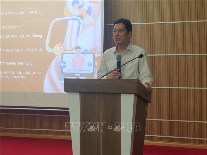 Ông Lê Quang Tự Do, Cục trưởng Cục Phát thanh, Truyền hình và Thông tin Điện tử phát biểu, làm rõ các nội dung liên quan tới quảng cáo trên mạng. Ảnh: Nguyễn Trọng Lịch - TTXVN
