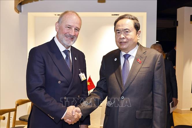NA Chairman Tran Thanh Man meets with President of the Federation Council of Austria Peter Samt. VNA Photo: Doãn Tấn