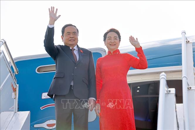 Chủ tịch Quốc hội Trần Thanh Mẫn và Phu nhân rời Geneva về nước. Ảnh: Doãn Tấn – TTXVN