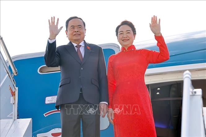 Chủ tịch Quốc hội Trần Thanh Mẫn và Phu nhân rời Geneva về nước. Ảnh: Doãn Tấn – TTXVN