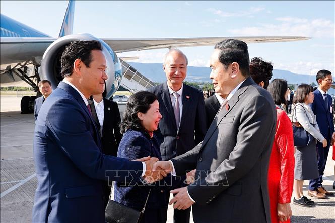 Lễ tiễn Chủ tịch Quốc hội Trần Thanh Mẫn và Phu nhân tại sân bay quốc tế Geneva, Thụy Sĩ. Ảnh: Doãn Tấn – TTXVN
