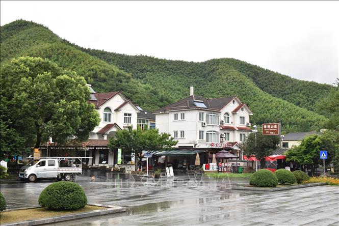 Du lịch phát triển giúp thúc đẩy ngành kinh doanh nhà hàng, homestay ở làng Dư. Ảnh: Hải Yến - PV TTXVN tại Trung Quốc

 