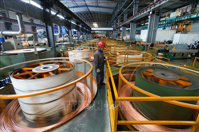 Đồng được sản xuất tại nhà máy ở tỉnh Chiết Giang, Trung Quốc. Ảnh: THX/TTXVN