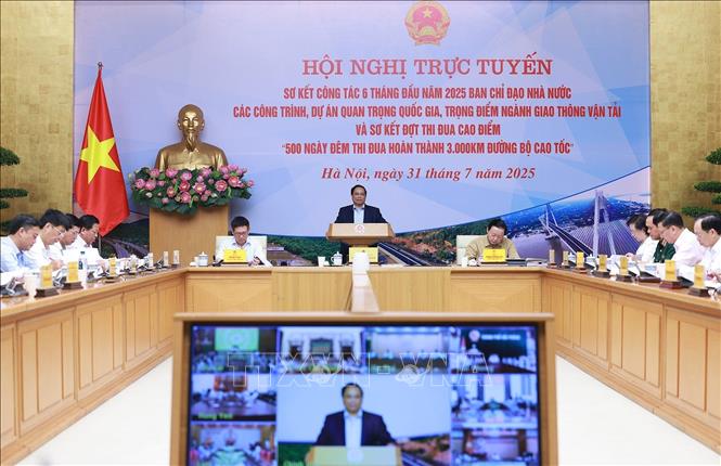 Thủ tướng Phạm Minh Chính chủ trì hội nghị. Ảnh: Dương Giang-TTXVN
