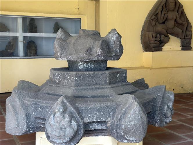 Excavated artifacts displayed at the Chien Dan towers reveal the towers are significant examples of Cham sculpture from the 11th–12th centuries. VNA Photo: Đỗ Trưởng