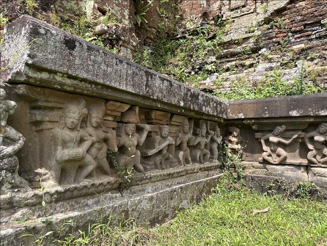 Sandstone reliefs at Chien Dan depict Cham dancers performing traditional movements from ancient rituals. VNA Photo: Đỗ Trưởng