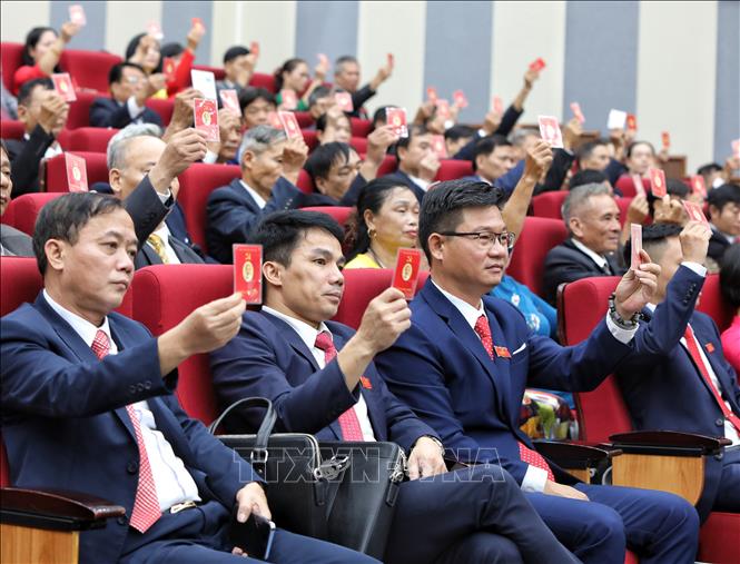 Các đại biểu thông qua các nội dung tại Đại hội. Ảnh: Danh Lam -TTXVN 