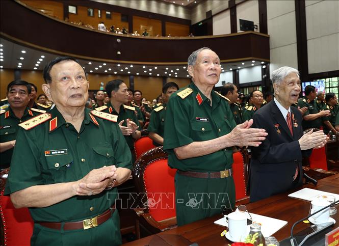 Các tướng lĩnh, Anh hùng Lực lượng vũ trang nhân dân tại buổi gặp mặt. Ảnh: Trọng Đức – TTXVN