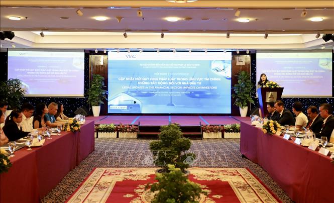 Quang cảnh hội nghị cập nhật mới quy định pháp luật trong lĩnh vực tài chính. Ảnh: Xuân Anh – TTXVN