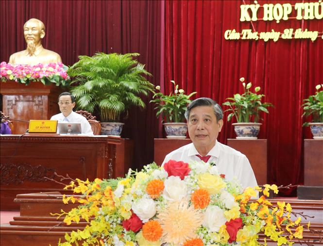 Ông Đồng Văn Thanh, Phó Bí thư Thường trực Thành ủy, Chủ tịch HĐND thành phố Cần Thơ phát biểu khai mạc tại kỳ họp. Ảnh: Ngọc Thiện- TTXVN