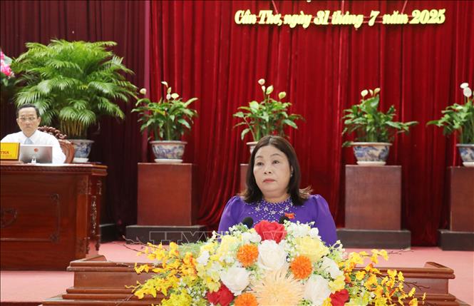 Bà Mã Thị Tươi, Phó Chủ tịch HĐND TP Cần Thơ phát biểu. Ảnh: Ngọc Thiện- TTXVN