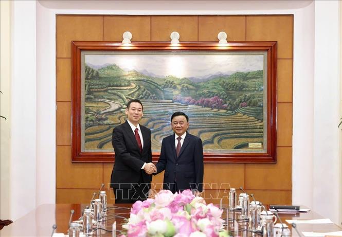 Thường trực Ban Bí thư Trần Cẩm Tú tiếp đồng chí Tanaka Yu, Phó Chủ tịch Đoàn Chủ tịch, Quyền Trưởng Ban Bí thư Đảng Cộng sản Nhật Bản. Ảnh: Phương Hoa - TTXVN