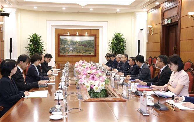 Thường trực Ban Bí thư Trần Cẩm Tú tiếp đồng chí Tanaka Yu, Phó Chủ tịch Đoàn Chủ tịch, Quyền Trưởng Ban Bí thư Đảng Cộng sản Nhật Bản. Ảnh: Phương Hoa - TTXVN