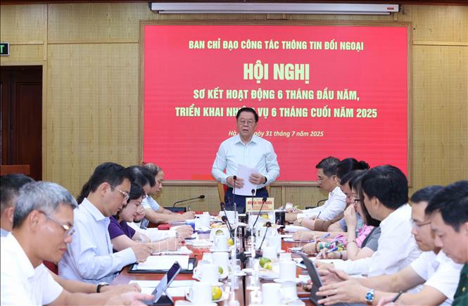 Đồng chí Nguyễn Trọng Nghĩa, Uỷ viên Bộ Chính trị, Bí thư Trung ương Đảng, Trưởng Ban Tuyên giáo và Dân vận Trung ương, Trưởng Ban Chỉ đạo chủ trì hội nghị. Ảnh: Phương Hoa - TTXVN
