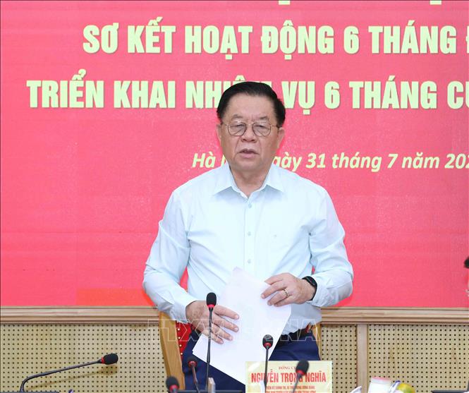 Đồng chí Nguyễn Trọng Nghĩa, Uỷ viên Bộ Chính trị, Bí thư Trung ương Đảng, Trưởng Ban Tuyên giáo và Dân vận Trung ương, Trưởng Ban Chỉ đạo chủ trì hội nghị. Ảnh: Phương Hoa - TTXVN
