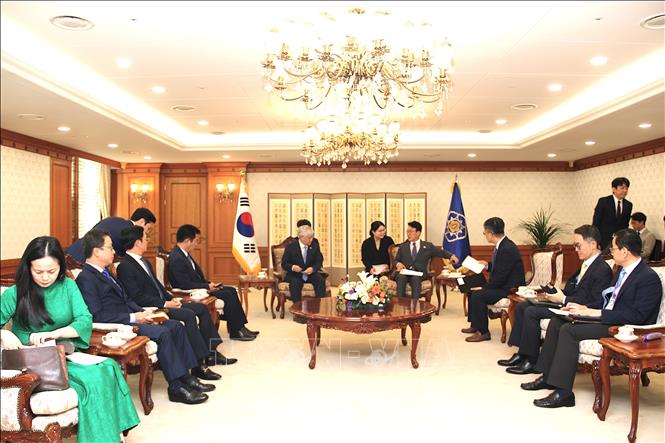 Quang cảnh cuộc hội kiến Thủ tướng Hàn Quốc Kim Min-seok. Ảnh Khánh Vân - P/v TTXVN tại Hàn Quốc