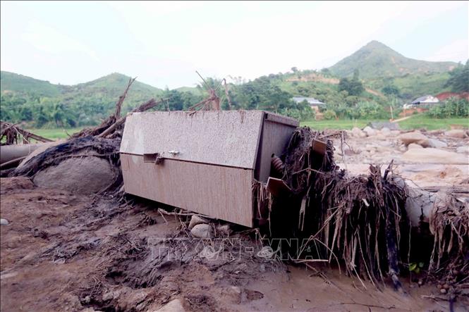 Sau trận lũ ống, lũ quét, nhiều cột điện, trạm biến áp tại xã Chiềng Sơ bị đổ gãy, hư hỏng. Ảnh: Quang Quyết - TTXVN