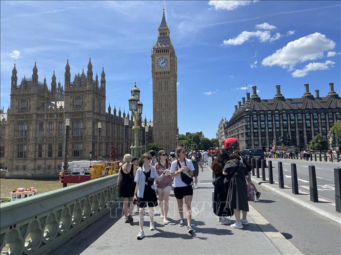 City of Westminter, nơi Big Ben tọa lạc luôn tấp nập du khách. Ảnh: Minh Hợp - P/v TTXVN tại Anh