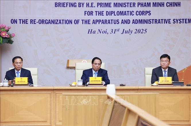 Prime Minister Pham Minh Chinh chairs the meeting. VNA Photo: Dương Giang